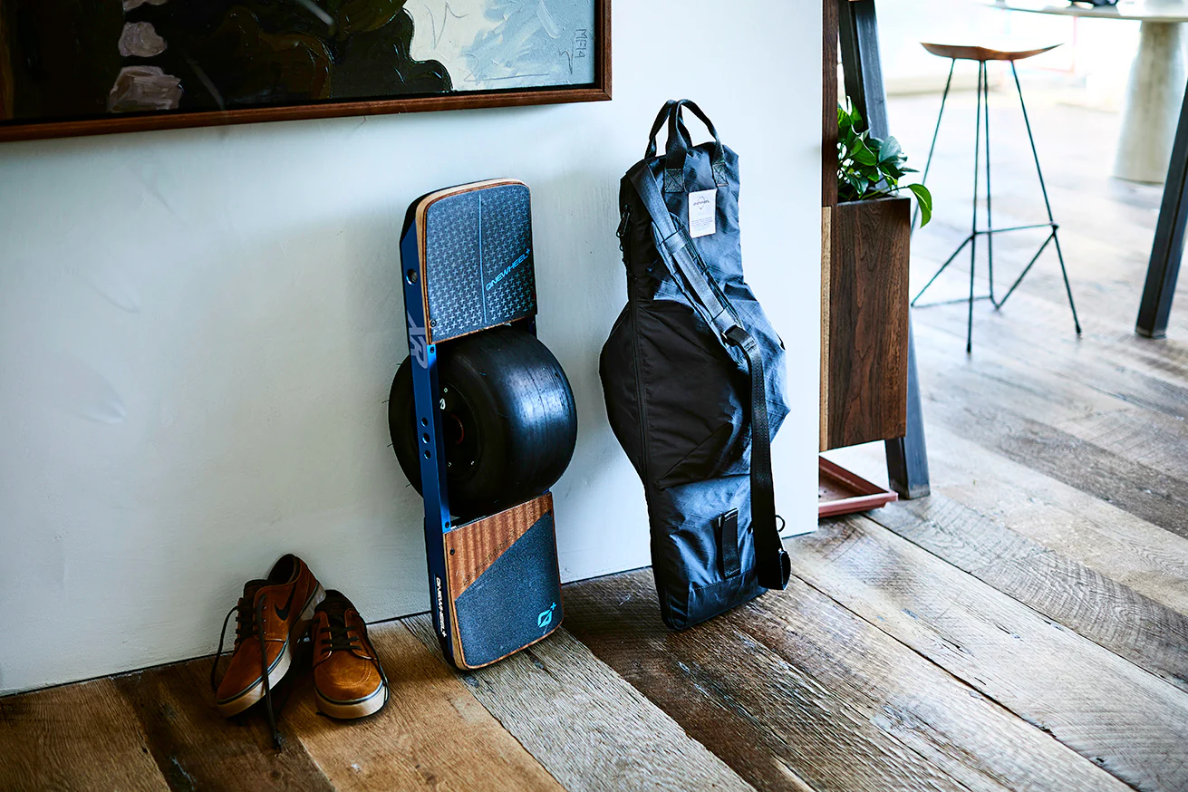 Double Black Onewheel Slingpack - Image 4